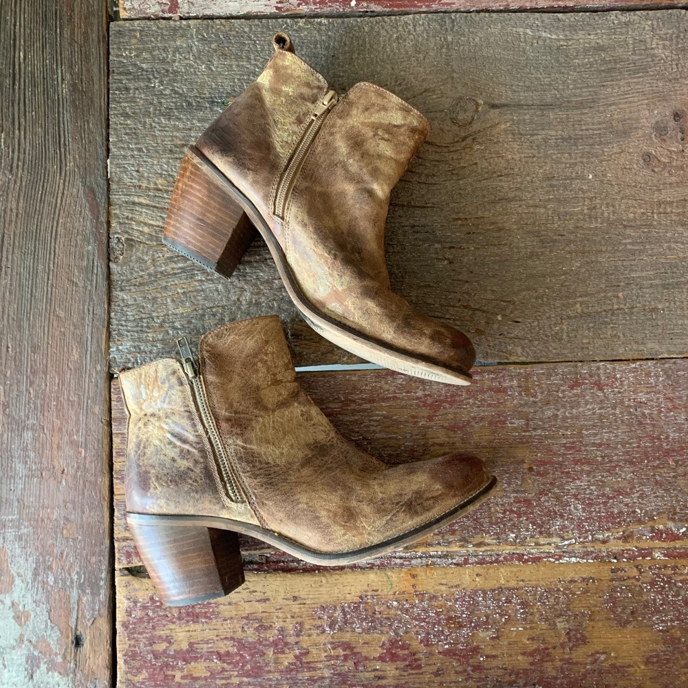 Diba True Booties / Distressed Tan / women’s size 9